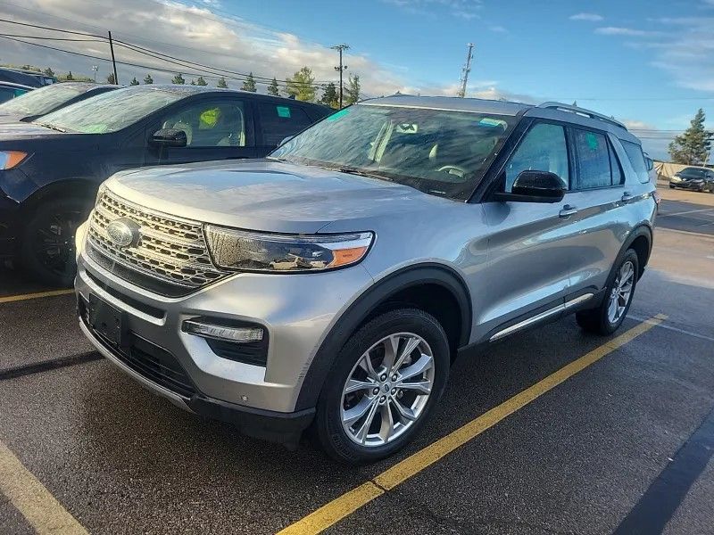 2023 Ford Explorer Limited's photo