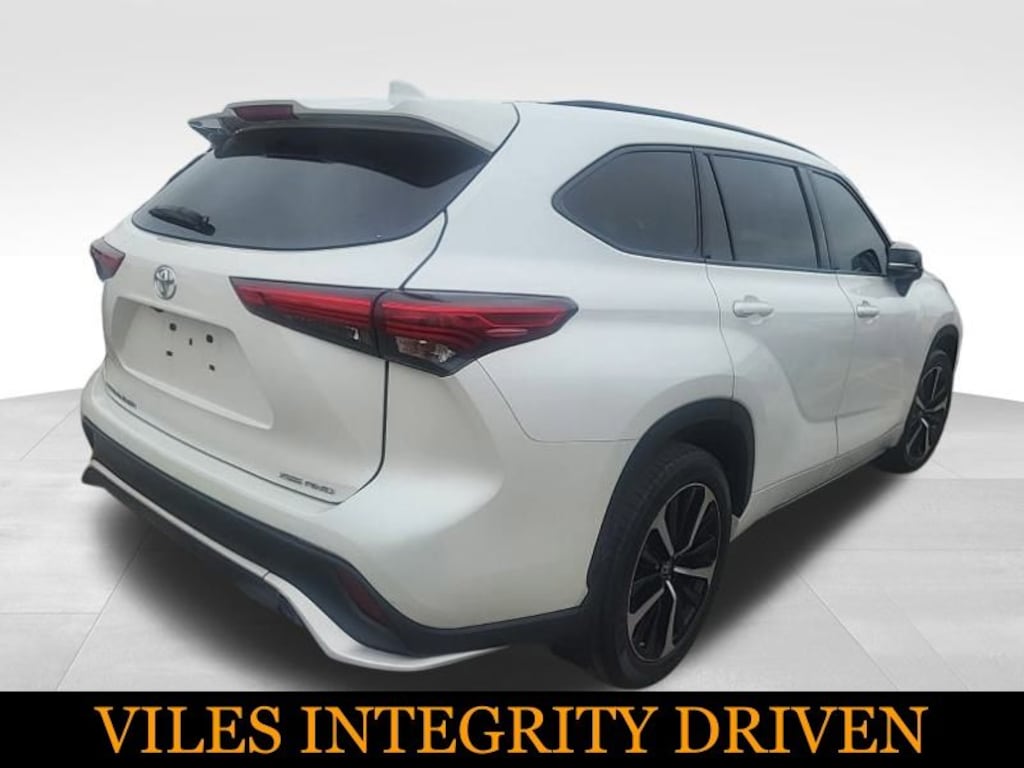 Used 2021 Toyota Highlander XSE SUV