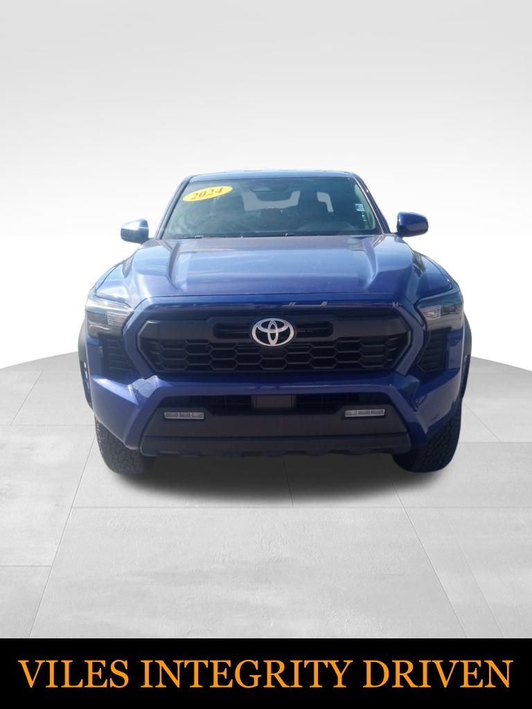 2024 Toyota Tacoma SR5's photo