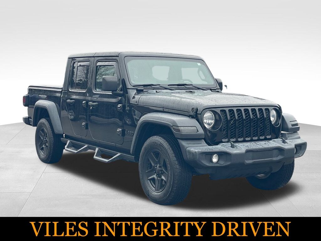 Used 2020 Jeep Gladiator Sport Truck