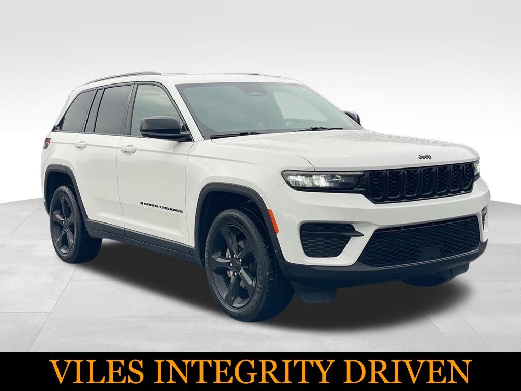 2023 Jeep Grand Cherokee Altitude's photo