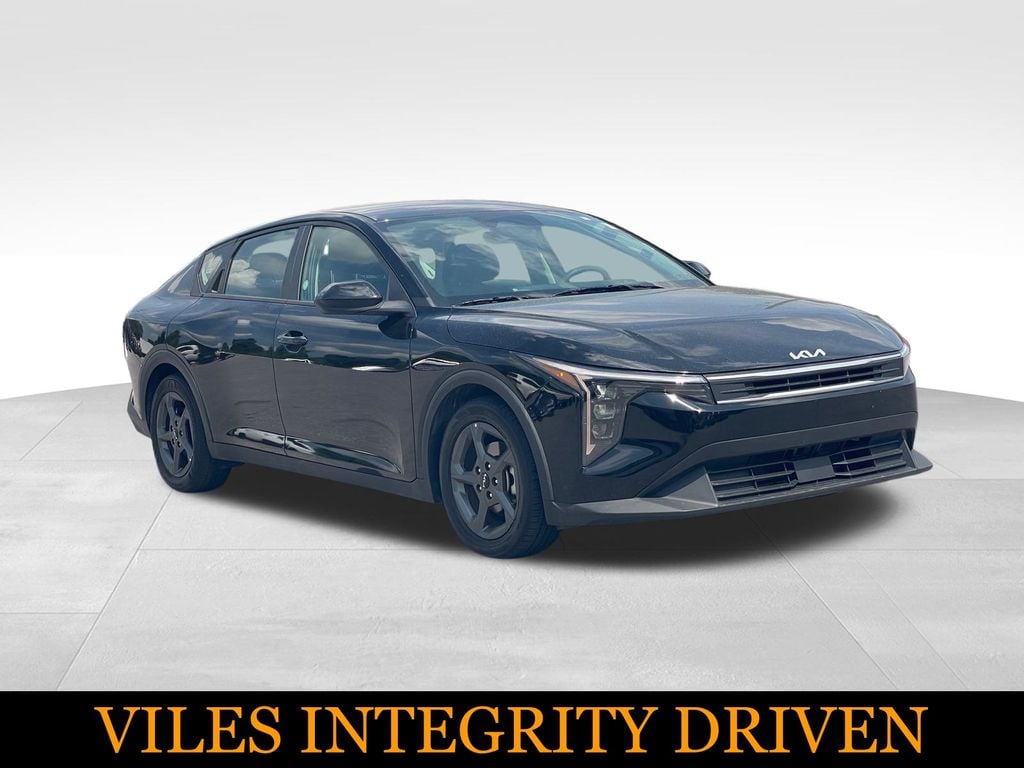 2025 Kia K4 LXS AT's photo