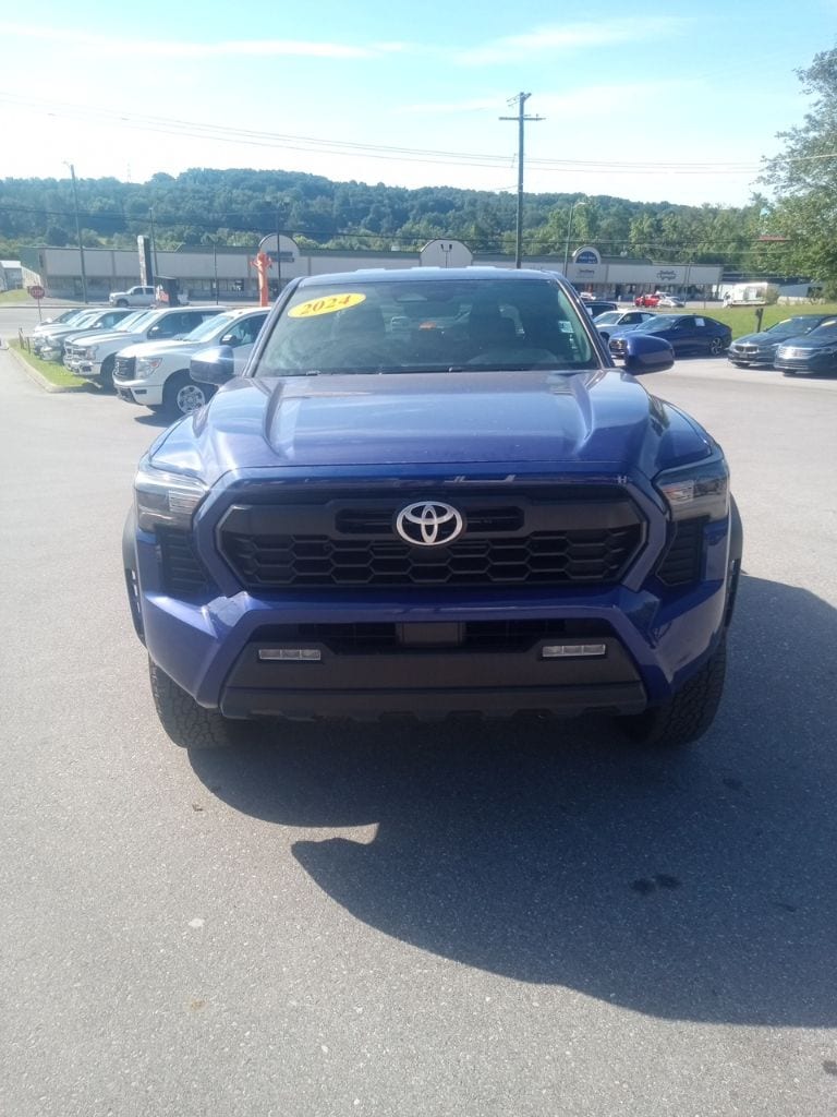 2024 Toyota Tacoma SR5's photo