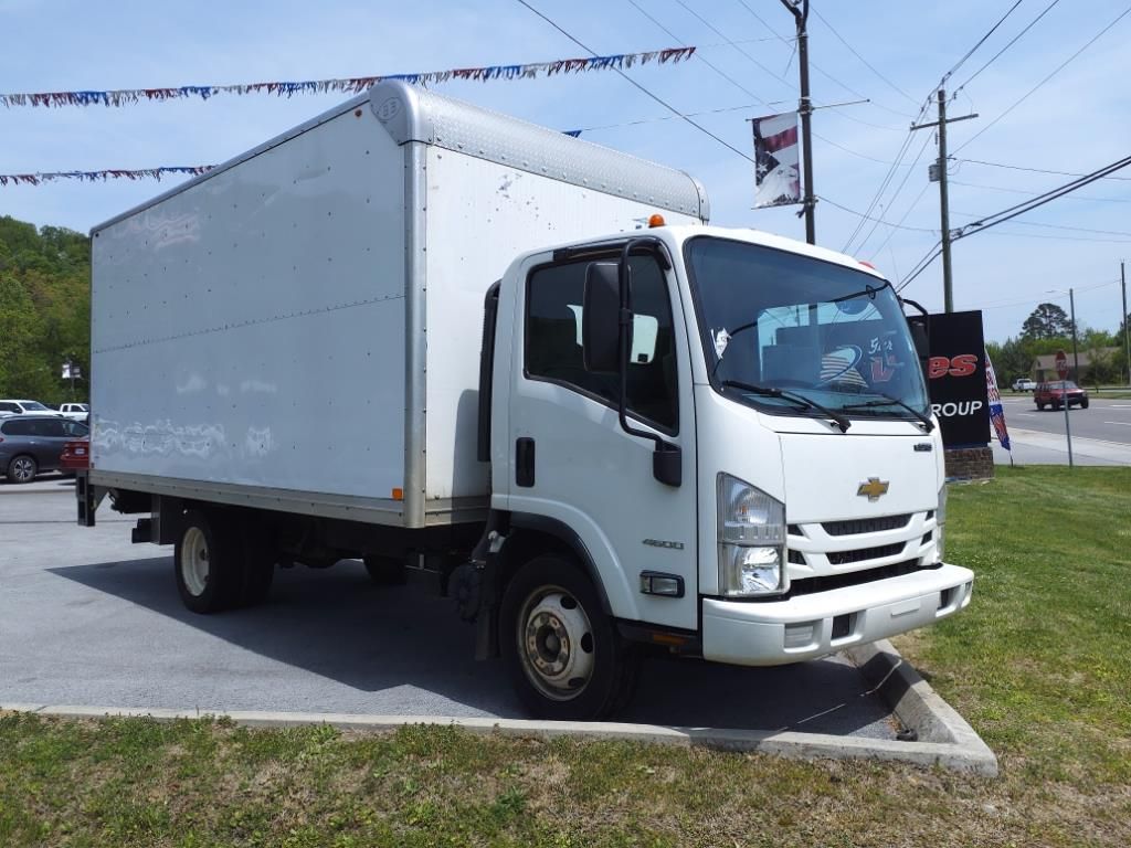 2017 Chevrolet Low Cab Forward Base's photo