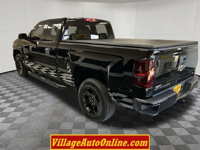 2018 Chevrolet Silverado 1500 LT photo 2