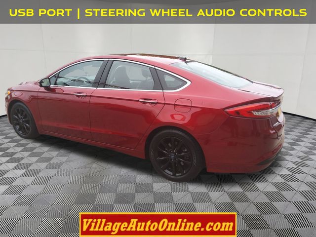 2017 Ford Fusion SE photo 2