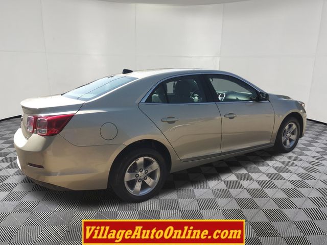 2013 Chevrolet Malibu LS photo 4
