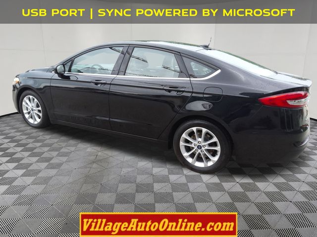 2019 Ford Fusion SE photo 2