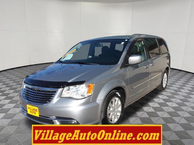 2014 Chrysler Town & Country Touring's photo