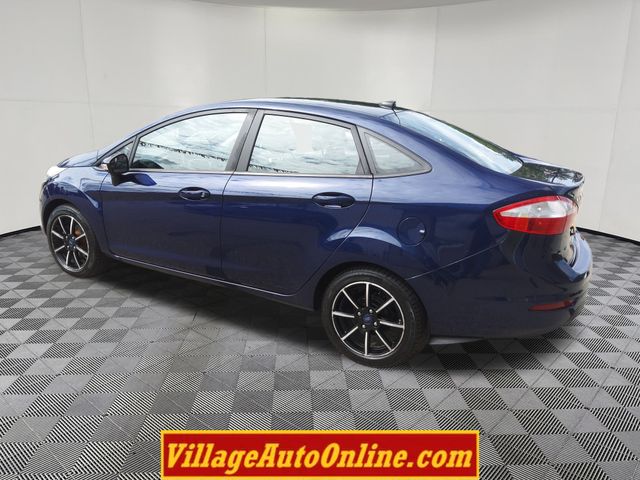 2016 Ford Fiesta SE photo 2