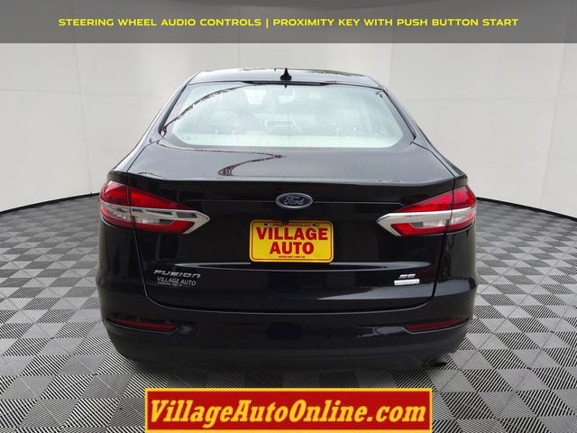 2019 Ford Fusion SE photo 3