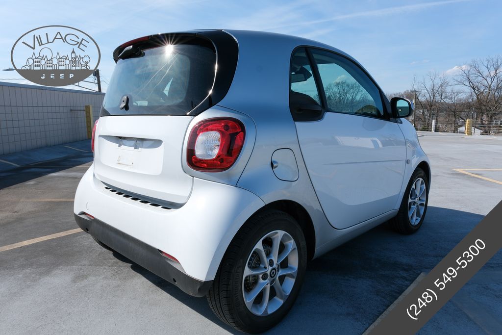 Used 2018 smart fortwo passion with VIN WMEFJ9BA8JK259571 for sale in Royal Oak, MI