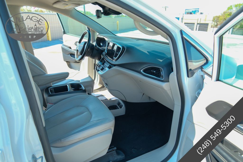2021 Chrysler Pacifica Touring L - Photo 11