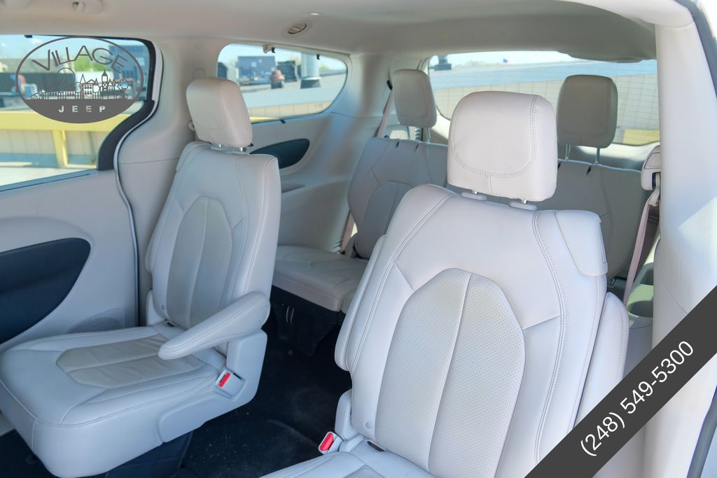 2021 Chrysler Pacifica Touring L - Photo 13