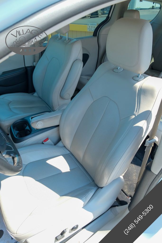 2021 Chrysler Pacifica Touring L - Photo 18