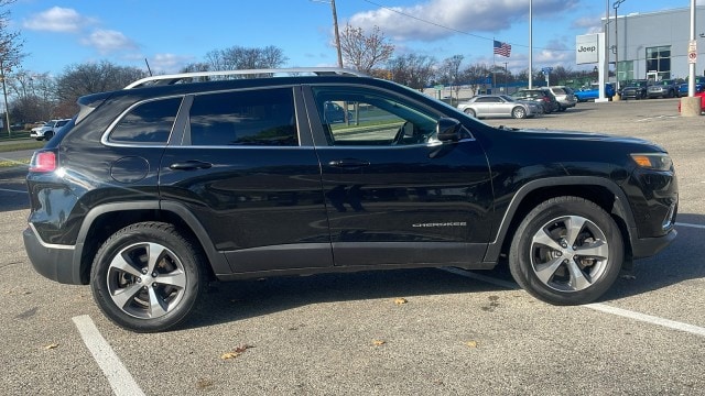 Used 2019 Jeep Cherokee Limited with VIN 1C4PJMDX5KD334322 for sale in Royal Oak, MI