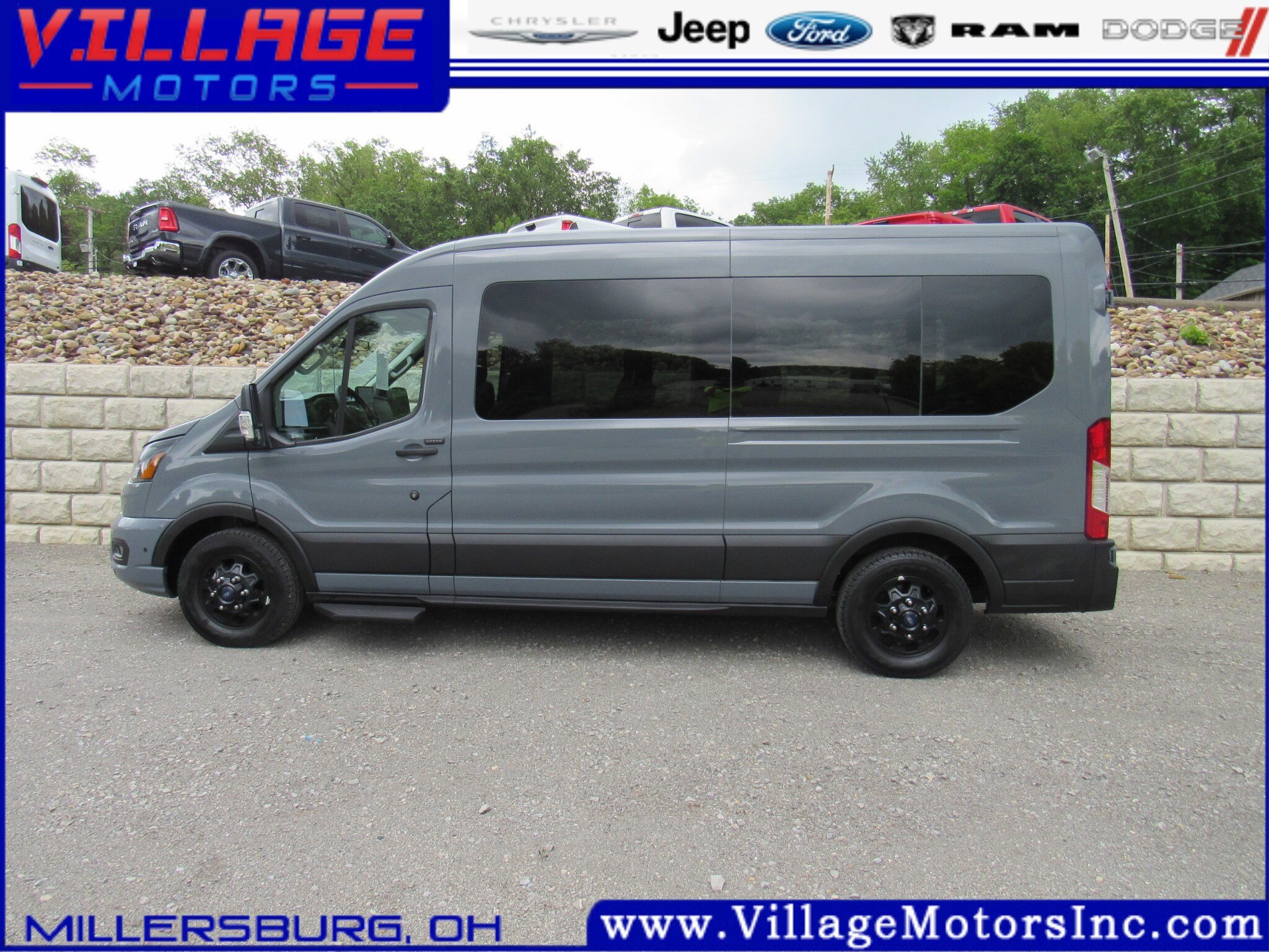 2024 Ford Transit Passenger XLT photo 4