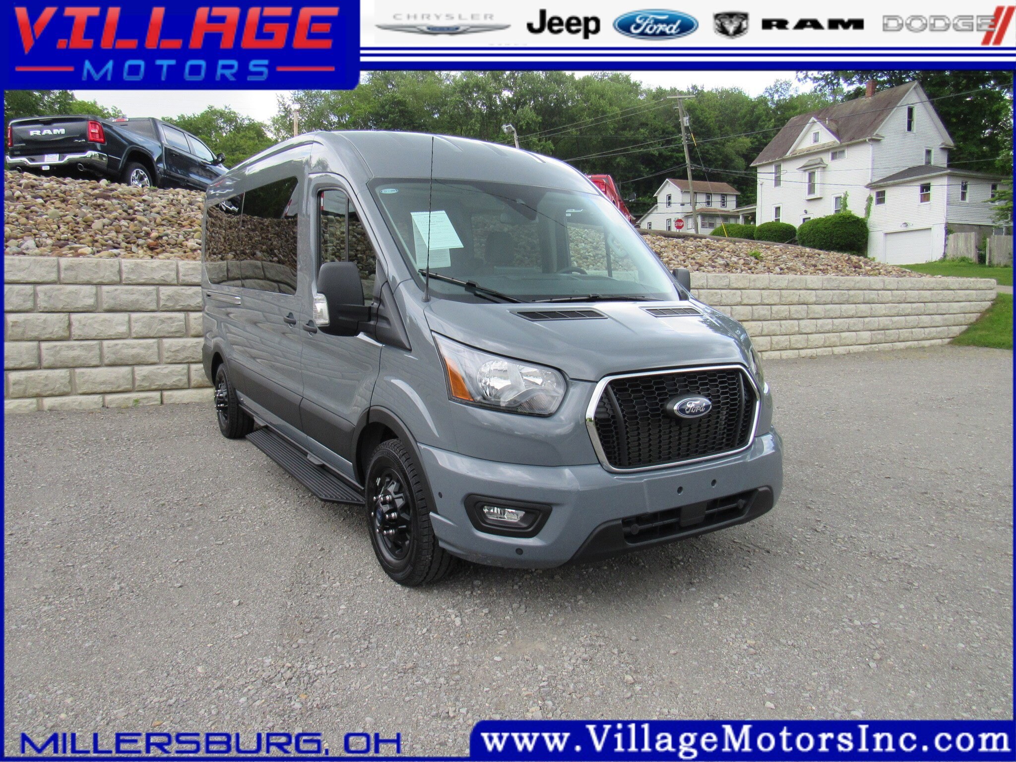 2024 Ford Transit Passenger XLT photo 3