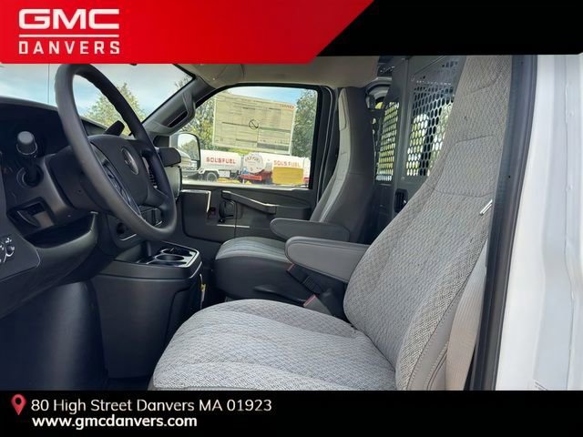 2025 GMC Savana Cargo Work Van - Photo 17