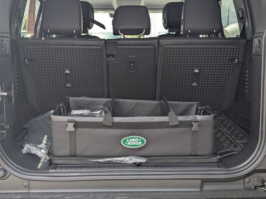 2026 Land Rover Defender X-Dynamic SE - Photo 10