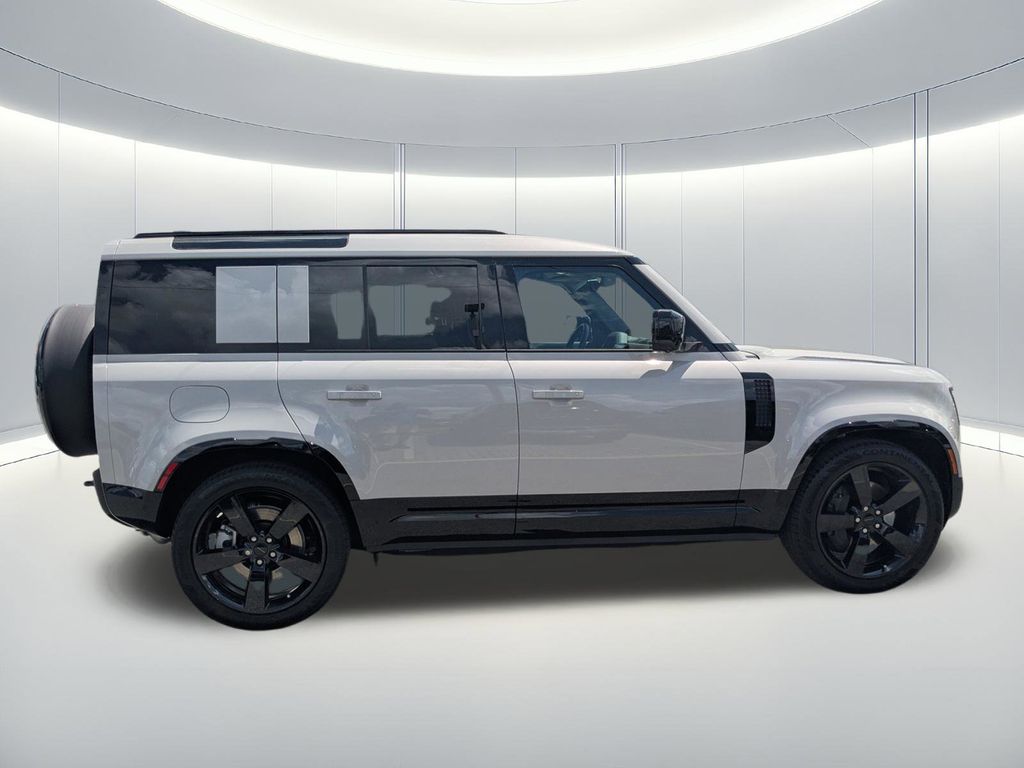 2026 Land Rover Defender X-Dynamic SE - Photo 4