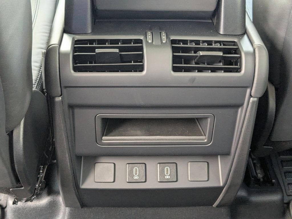 2026 Land Rover Defender X-Dynamic SE - Photo 12