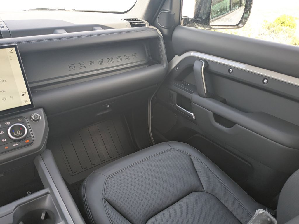 2026 Land Rover Defender X-Dynamic SE - Photo 11