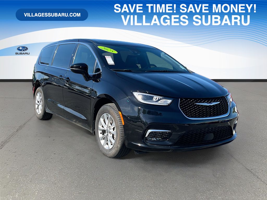 2025 Chrysler Pacifica Select AWD's photo