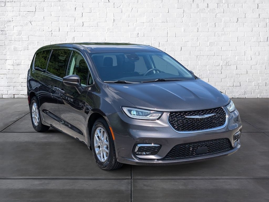 Used 2023 Chrysler Pacifica Touring L Van Passenger Van