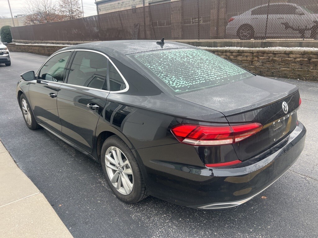 2020 Volkswagen Passat SE photo 3
