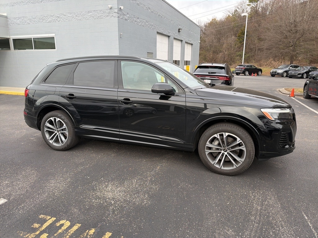 Used 2025 Audi Q7 45 Premium SUV