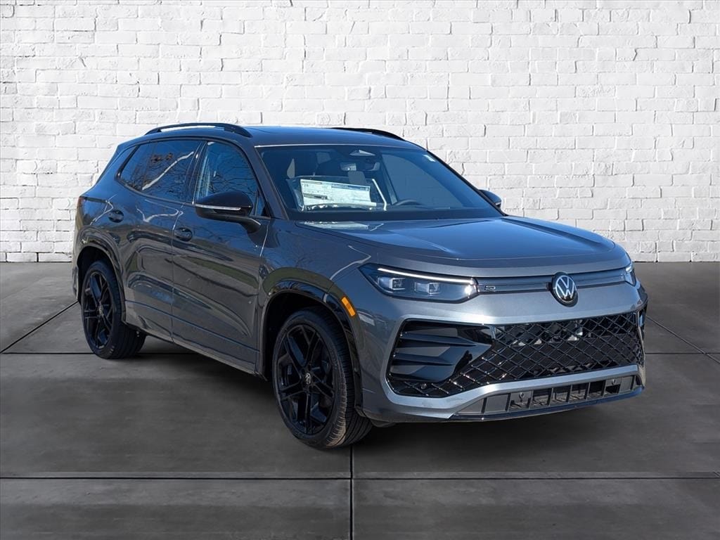 2026 Volkswagen Tiguan SE R-LINE BLACK's photo