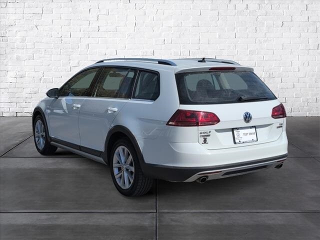 2017 Volkswagen Golf Alltrack TSI S 4Motion photo 2