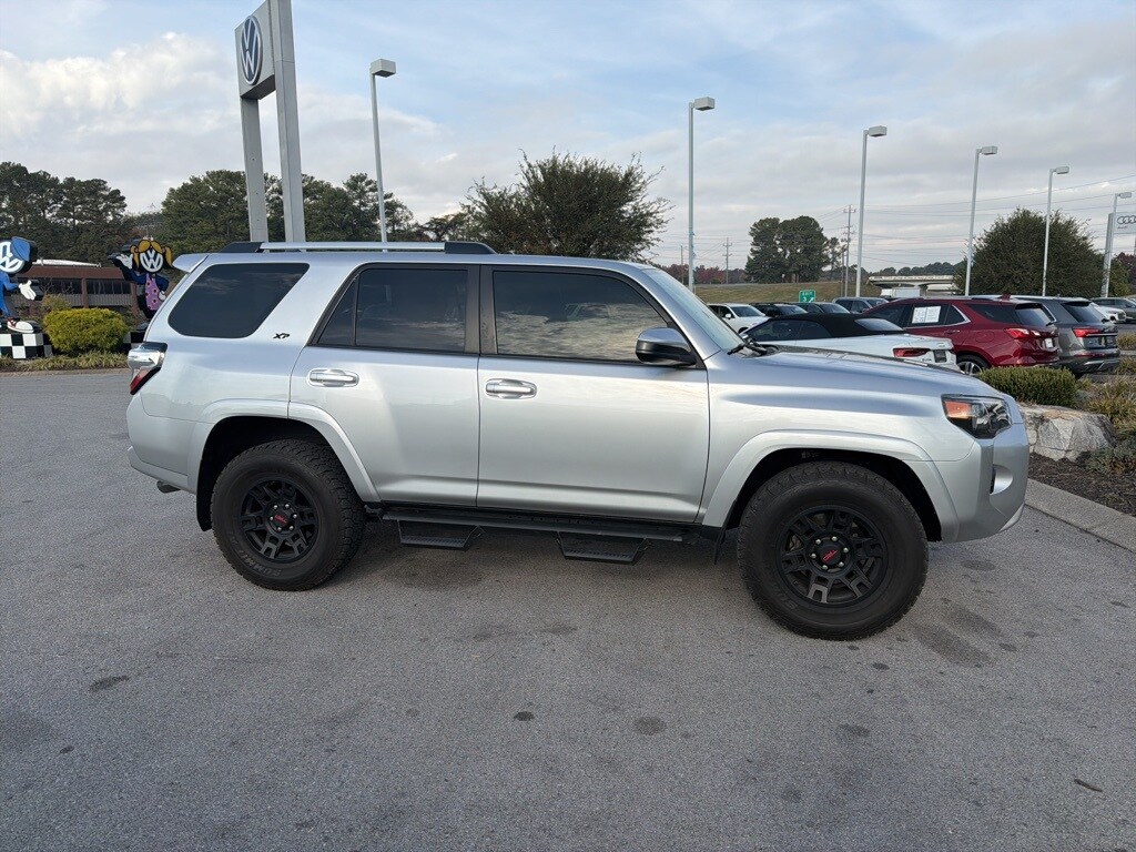 2022 Toyota 4Runner SR5 photo 2