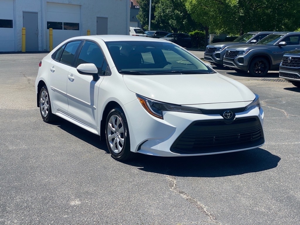 Used 2024 Toyota Corolla LE with VIN 5YFB4MDE5RP119305 for sale in Chattanooga, TN