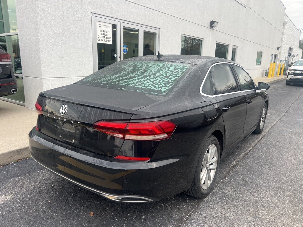 2020 Volkswagen Passat SE photo 2