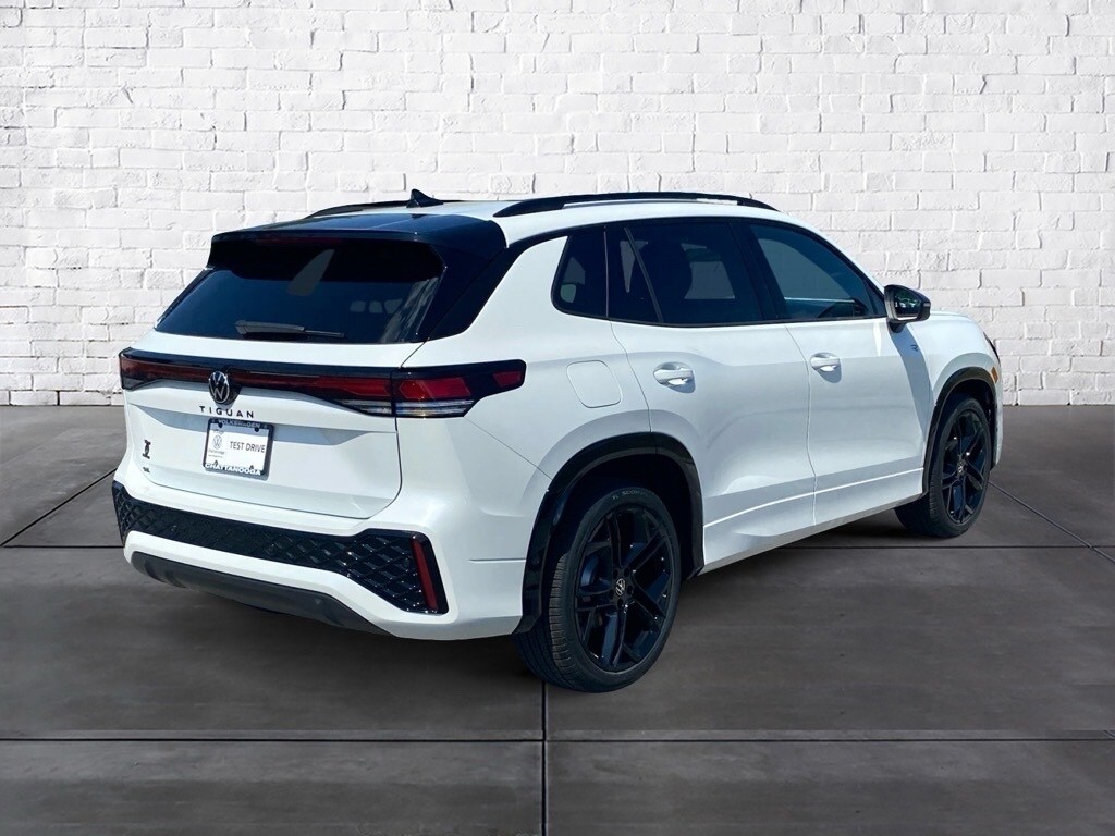 2025 Volkswagen Tiguan SE R-Line Black photo 4