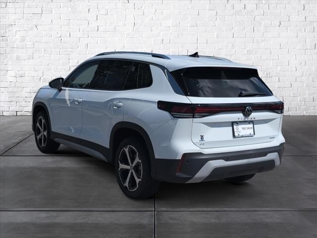 2025 Volkswagen Tiguan SE photo 3