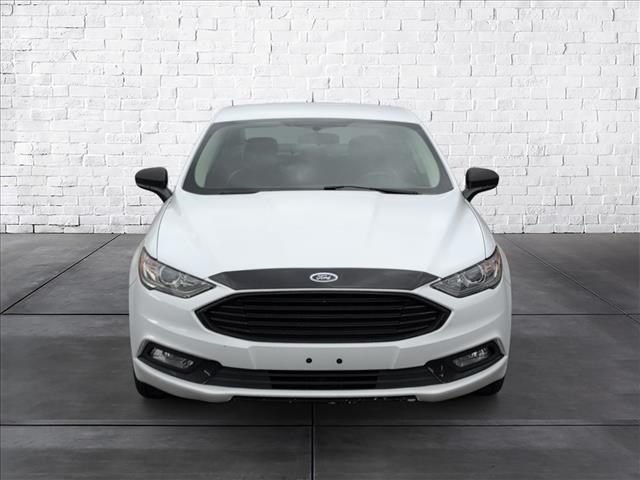 2018 Ford Fusion SE photo 2
