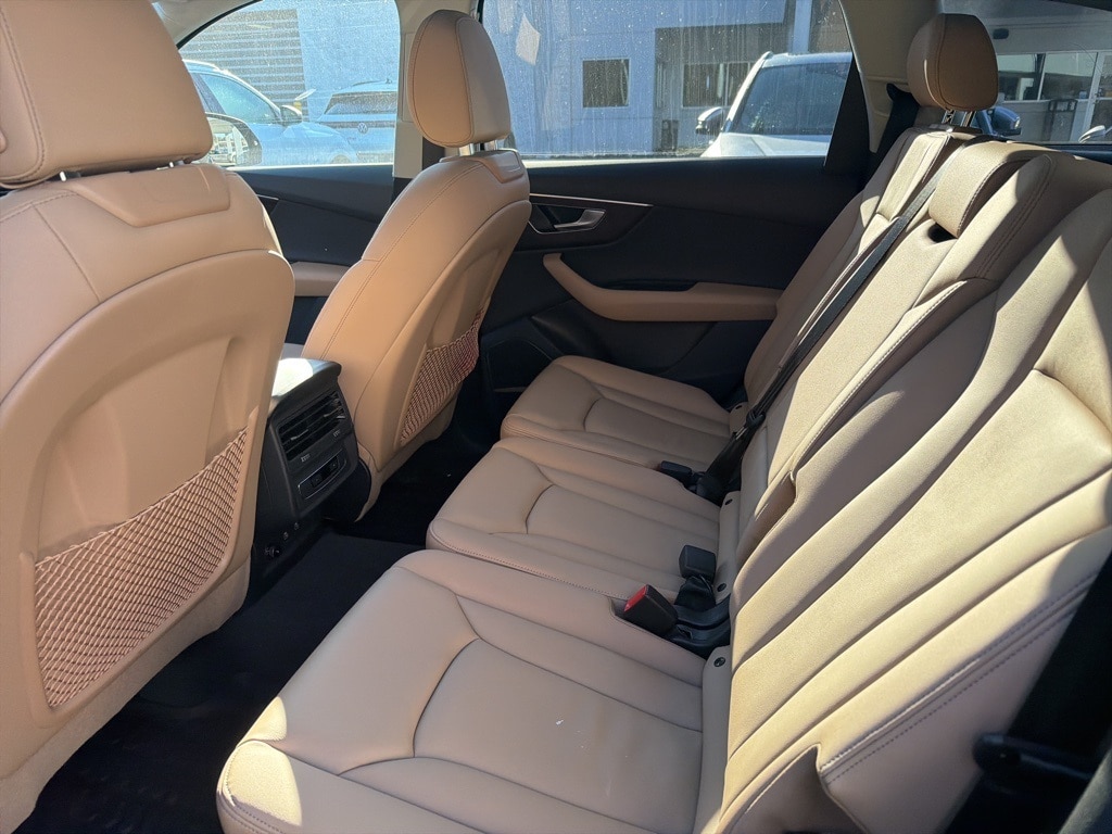 Used 2025 Audi Q7 45 Premium SUV