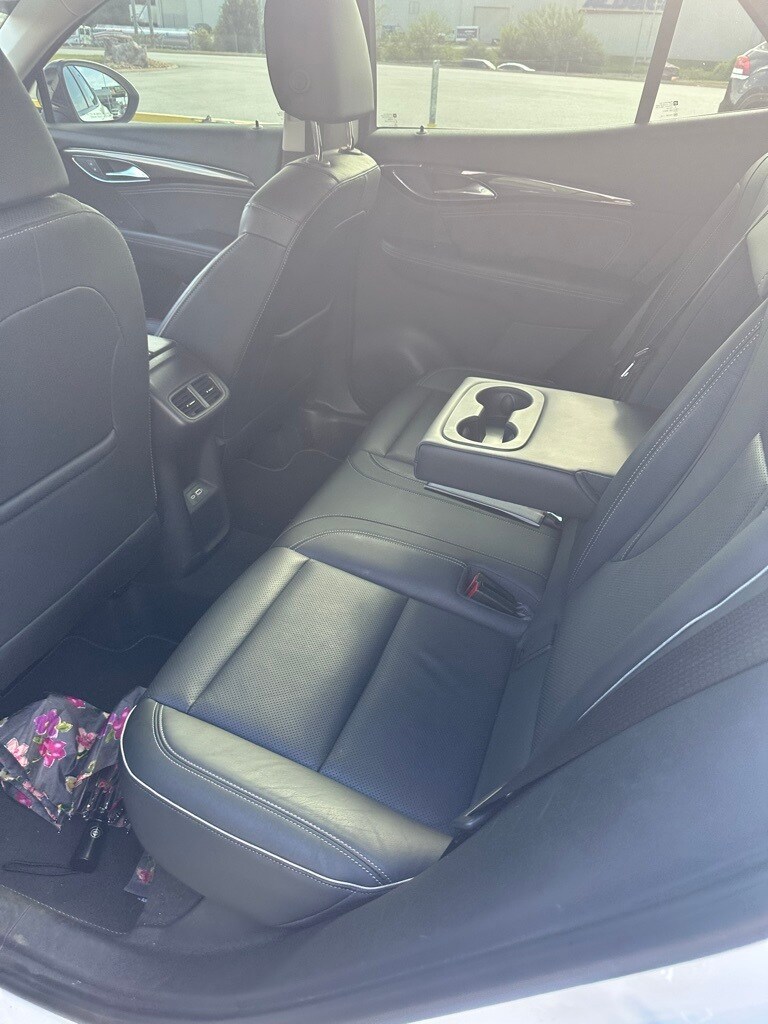 2021 Buick Envision Essence photo 4