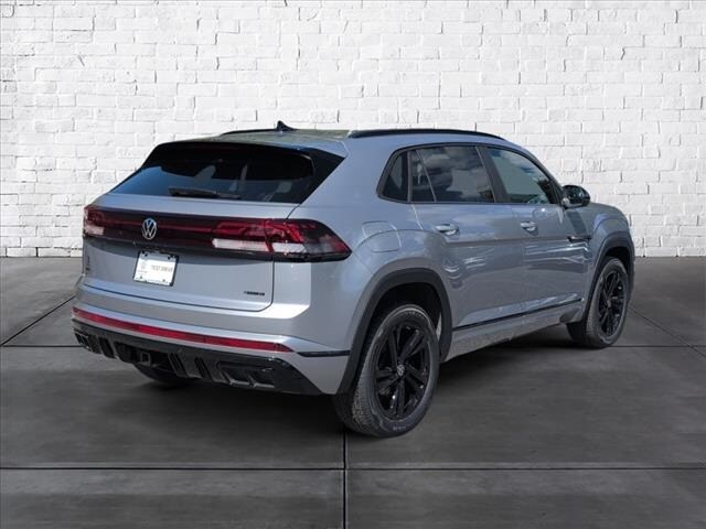 2026 Volkswagen Atlas Cross Sport SEL R-Line photo 4