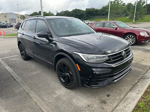 2023 Volkswagen Tiguan 2.0T SE R-Line Black's photo