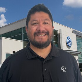 Staff member Arvin Castellanos from ID_2981506d32a2