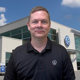 Staff member Jason Bryant from ID_2981506d32a2