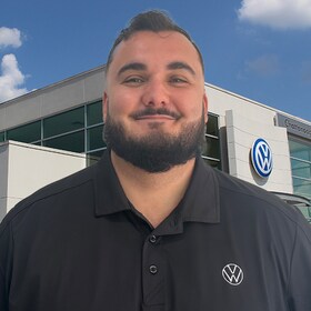 Staff member Noah Olof from ID_2981506d32a2