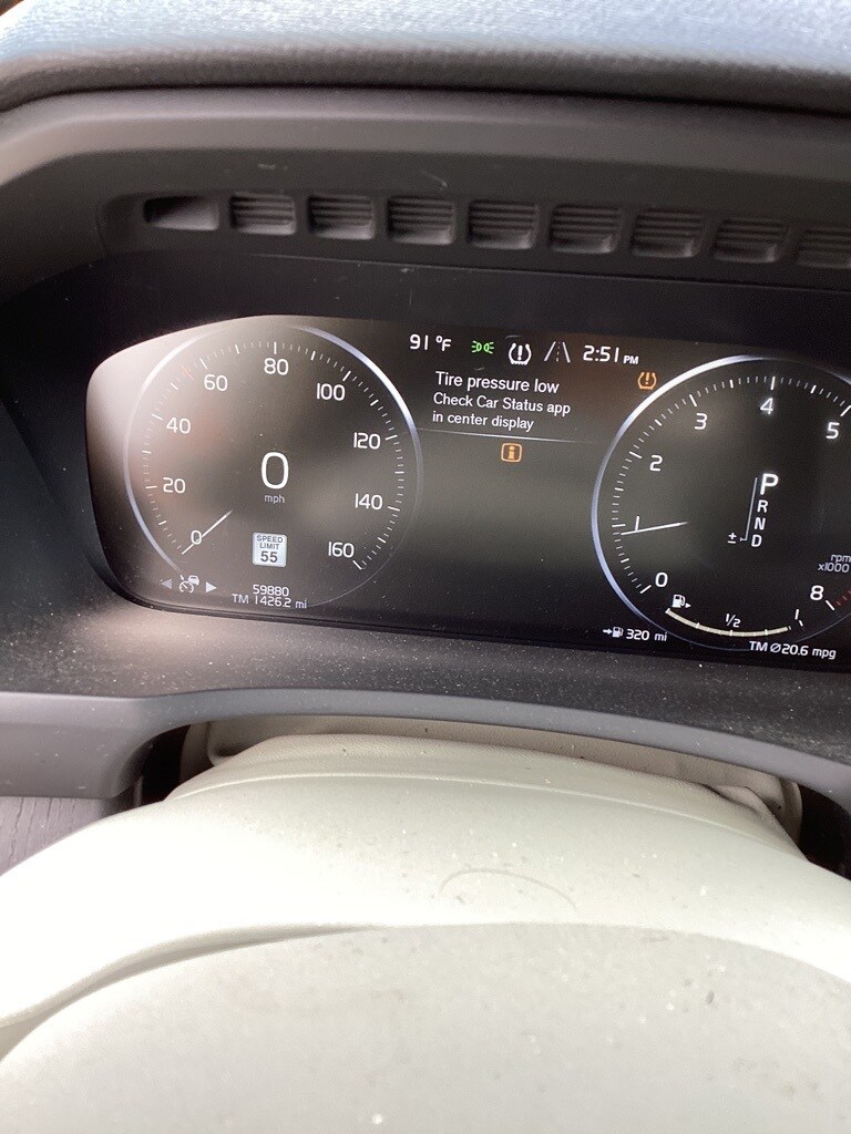 2020 Volvo XC90 T5 Momentum photo 3