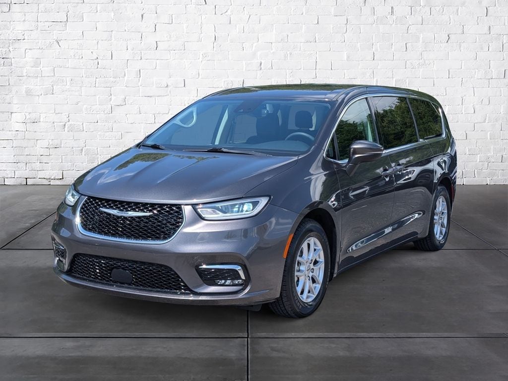 Used 2023 Chrysler Pacifica Touring L Van Passenger Van