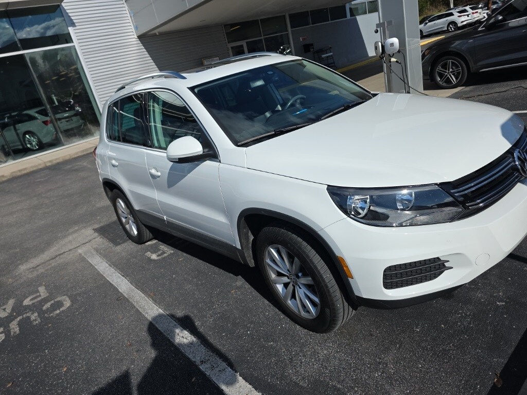 2017 Volkswagen Tiguan Wolfsburg Edition photo 2