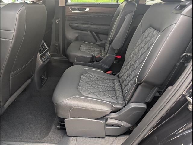 2025 Volkswagen Atlas SEL Premium R-Line photo 3